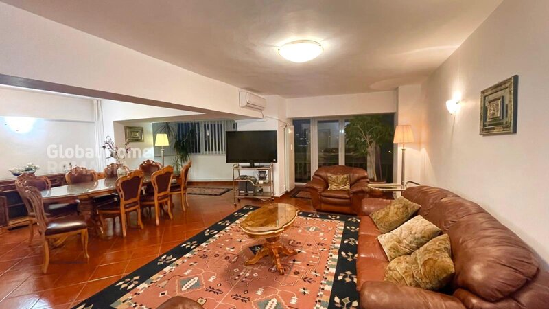 Unirii, vintage duplex, 3 rooms 123 mp, 2 bathrooms, private heating system.